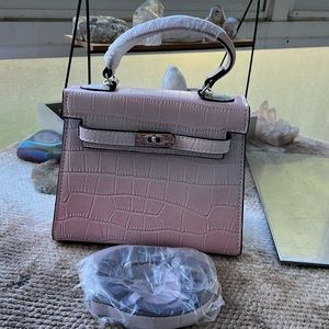 Fashion croc embossed crossbody..new condition